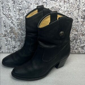 Frye Jackie Button Short Boots 6.5B womens